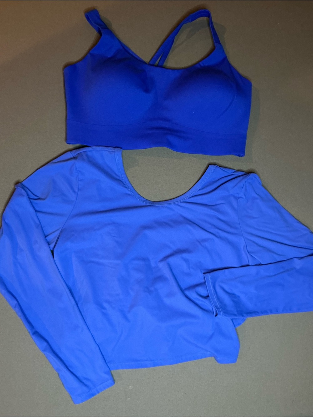 Sofia Vergara sports bra and top set